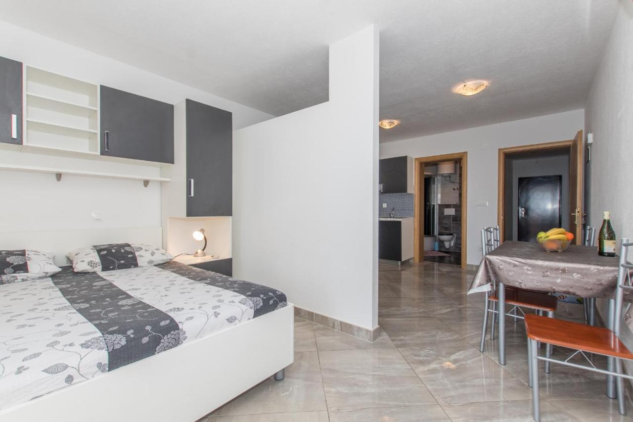 Studio Apartments Zloic In Krvavica Exteriér fotografie