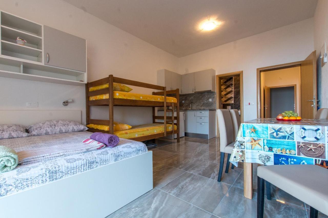 Studio Apartments Zloic In Krvavica Exteriér fotografie